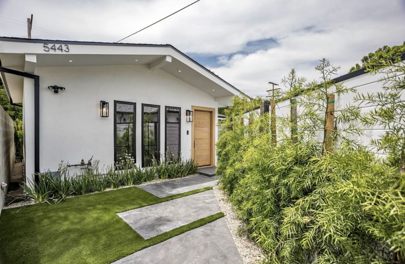 800 sq ft 2 Bed 2 Bath ADU